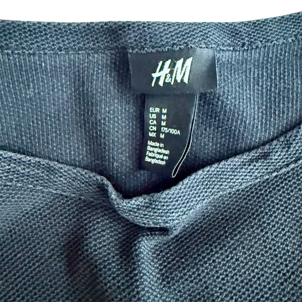 H&M Men’s Regular Fit Crewneck Textured Shirt, Black - Size M - Picture 4 of 4